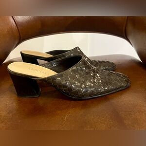Ann Taylor Women Slip On Mules Size 7 1/2  Brown Leather Woven Brazil made Heel